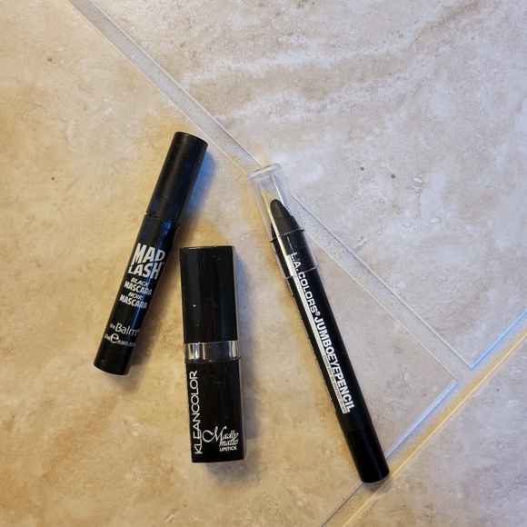 Black Makeup Kit - Picture 1 of 2